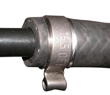 Verbindung einer 8mm Polyamidleitung mit Gummibenzinschlauch unter Verwendung einer 1-Ohr-Schlauchschelle und der Verstärkungshülse für Polyamid-Kraftstoffleitung 8x1